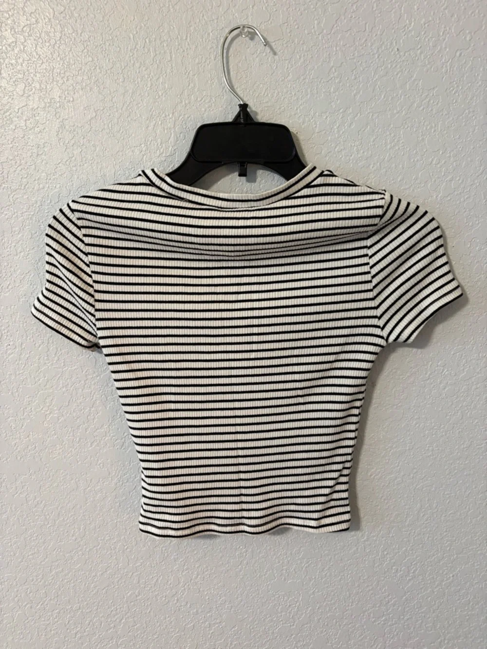 H&M Black and White Striped Ribbed Crop Top - Picture 2 of 3